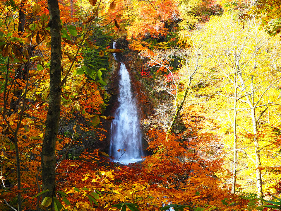 Nanataki Falls